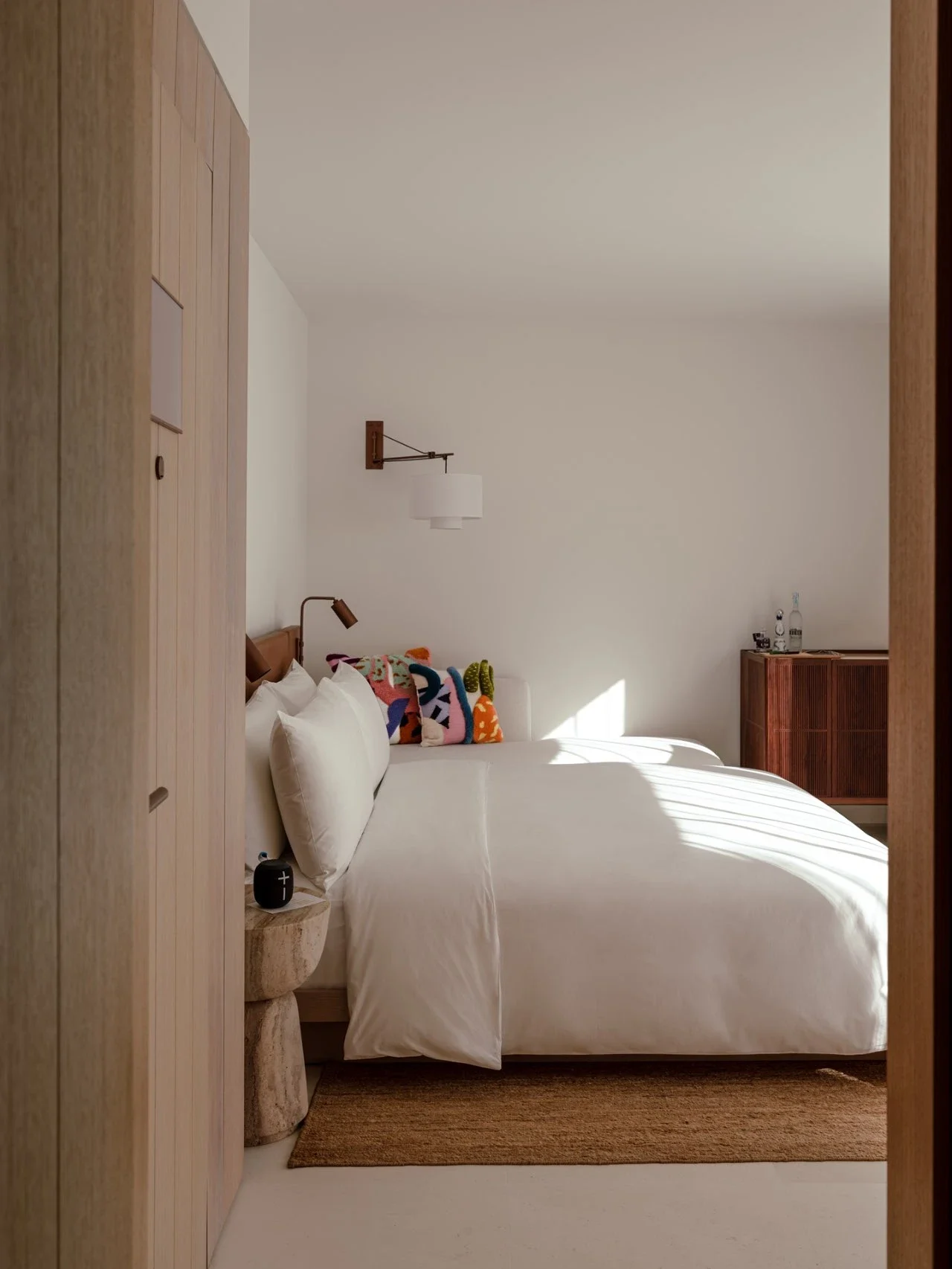 Habitación moderna y acogedora